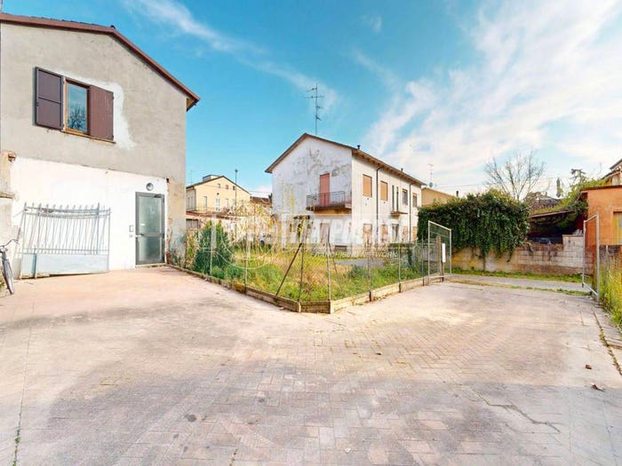 Casa con 5 locali in vendita in Viale Turati, Centro, Reggiolo