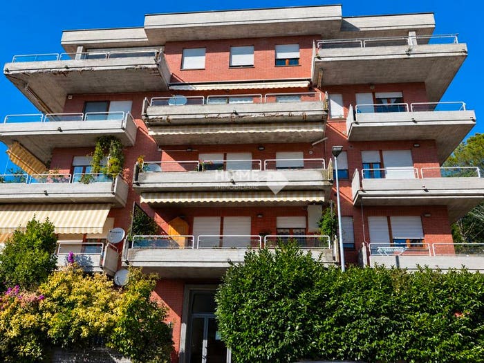 Appartamento con 5 locali in vendita in Via Giuseppe Valadier, Centro, Macerata