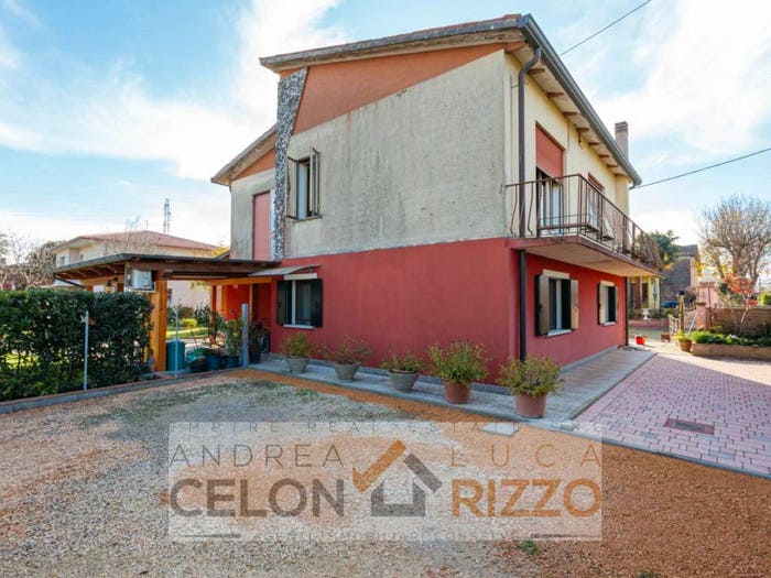 Casa con 6 locali in vendita in Via Cona A, Centro, Agna