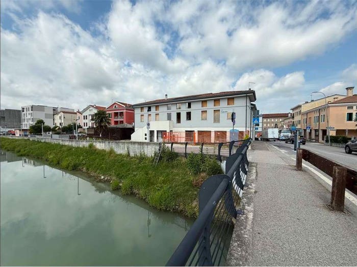 Appartamento con 5 locali in vendita in Via Marconi, Centro, Ceggia