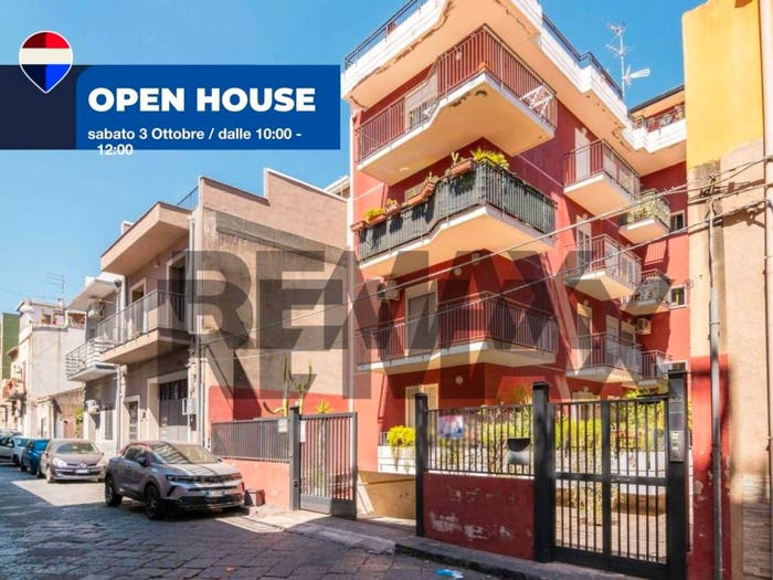 Appartamento con 6 locali in vendita in Via Archimede, Centro, Misterbianco