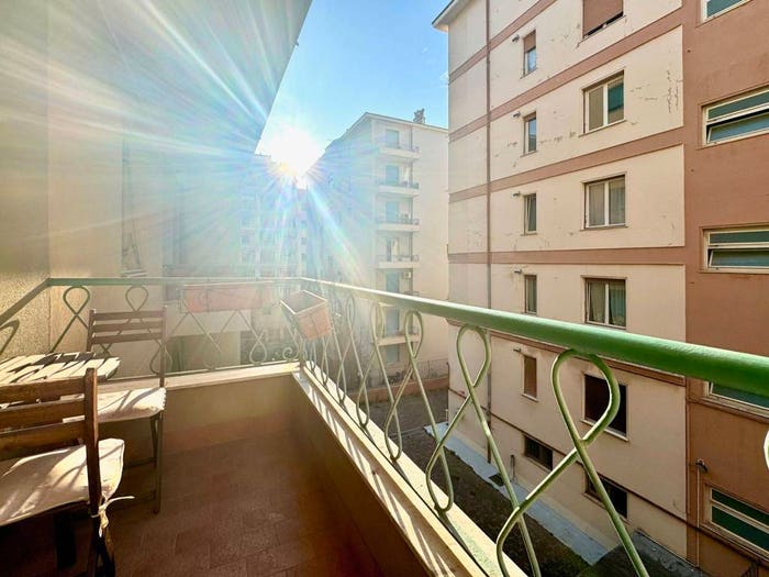 Appartamento con 5 locali in vendita in Via Antonio Fogazzaro, Sestri Ponente, Genova