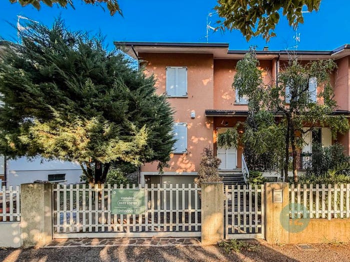 Casa con 5 locali in vendita in Via Fernando Manzotti, Centro, Correggio