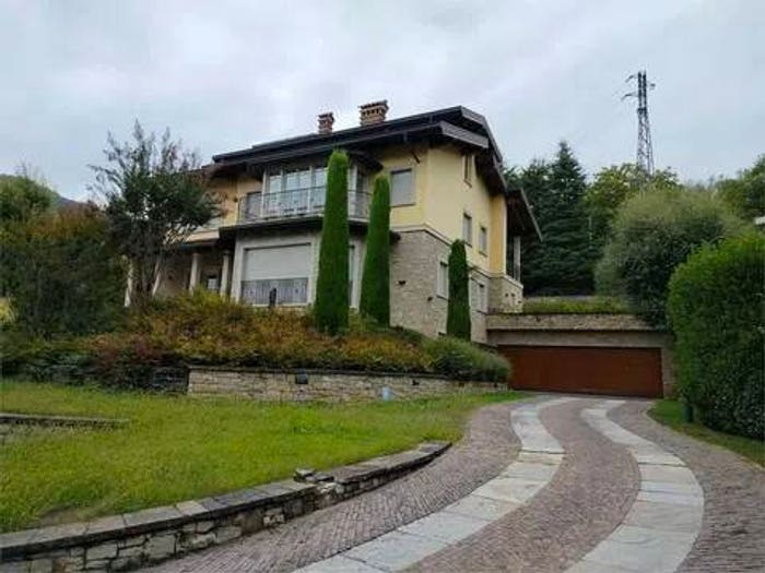 Casa con 5 locali in vendita in Via Enrico Fermi No Number, Casazza