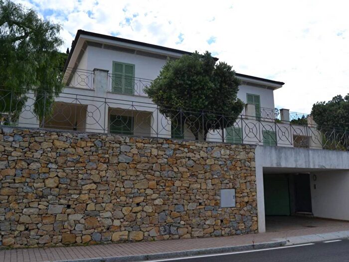 Casa in vendita in Via dei Collli, Zona Collinare, Bordighera