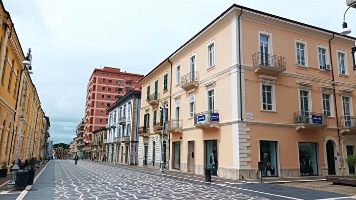 Appartamento con 5 locali in vendita in Via Carlo Madonna, Lanciano