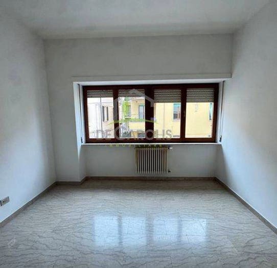Appartamento con 6 locali in vendita in Via Giovanni Amadio, Ascoli Piceno