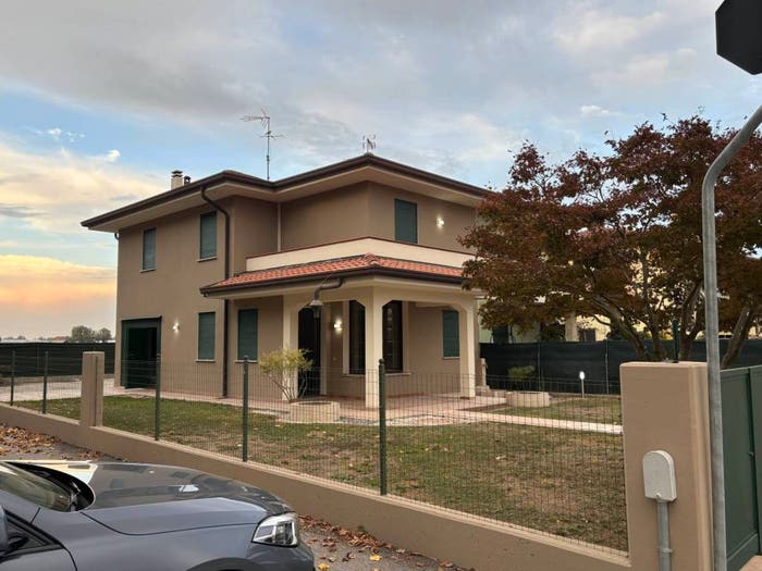 Casa con 5 locali in vendita in Enrico de Nicola, Cavazzana, Lusia