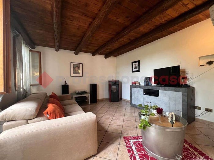 Casa con 5 locali in vendita in via capitello, Centro, Salizzole