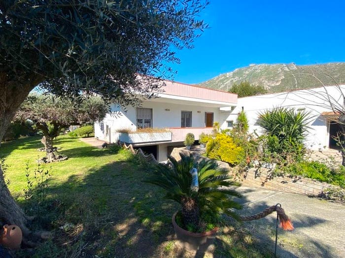 Casa con 6 locali in vendita in Mondragone