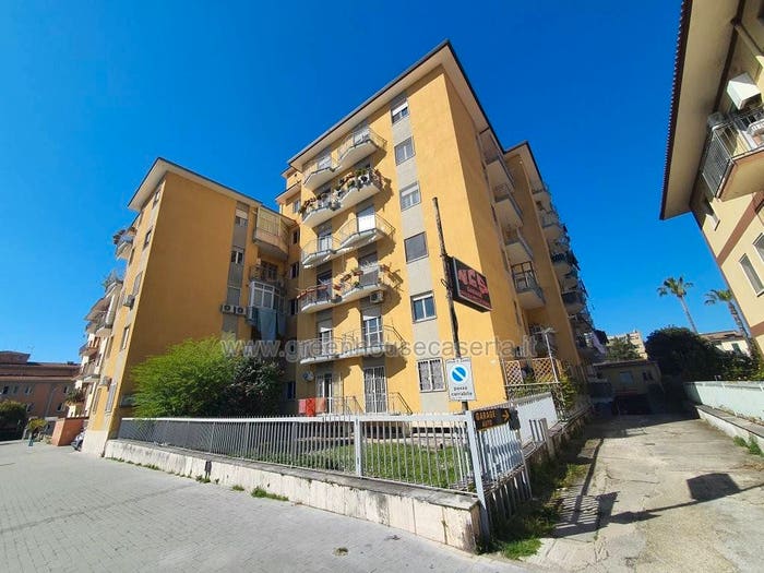 Appartamento quadrilocale in vendita in Via Fratelli Correra, Ospedale, Caserta