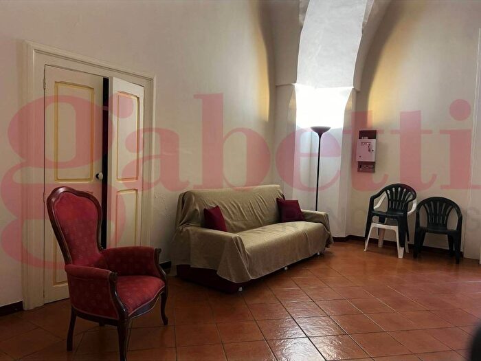 Casa con 6 locali in vendita in Piazza Maria Santissima del Rosario, Centro, Guagnano