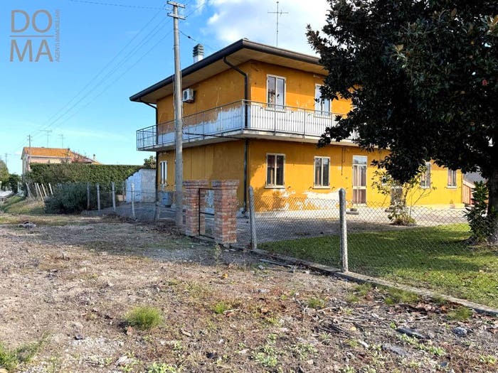 Casa con 6 locali in vendita in via Cairoli nord, Porto Tolle