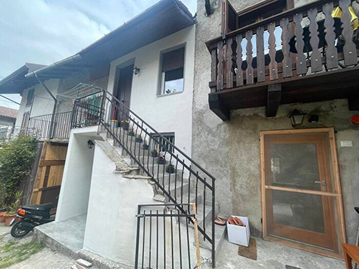 Casa bilocale in vendita in Via Fontanedo, Colico Piano, Colico