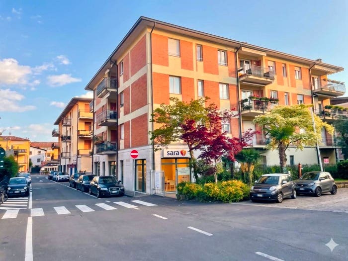 Appartamento trilocale in vendita in Via Gabriele D'Annunzio, Centro, Bardolino