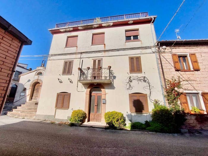 Appartamento con 6 locali in vendita in frazbastia, Fabriano