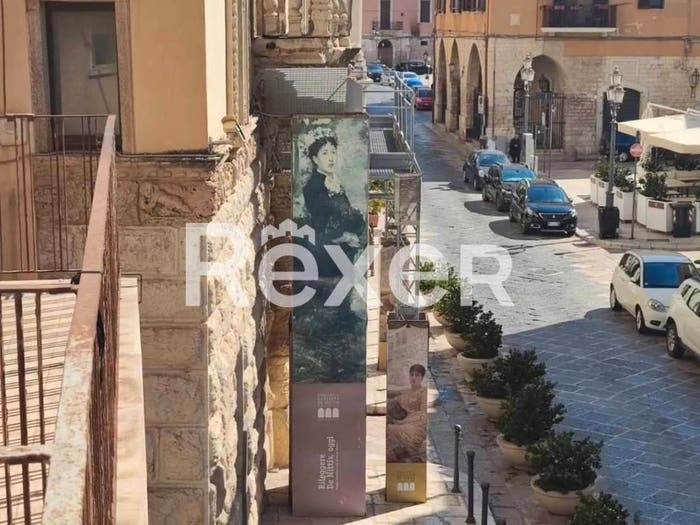 Appartamento con 6 locali in vendita in Via Cialdini, Centro Storico, Barletta