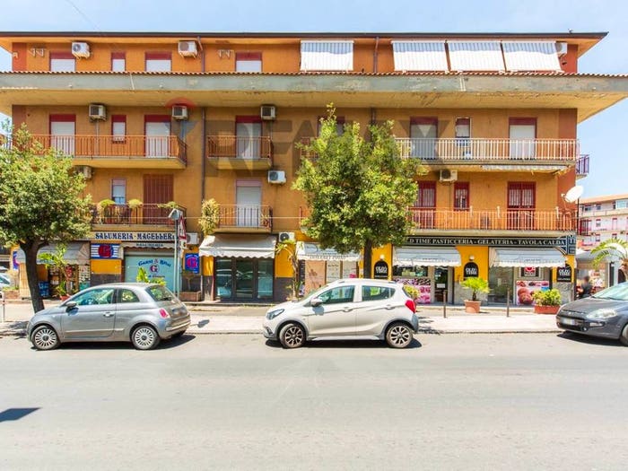 Appartamento con 6 locali in vendita in Viale Della Regione, Motta Sant'Anastasia