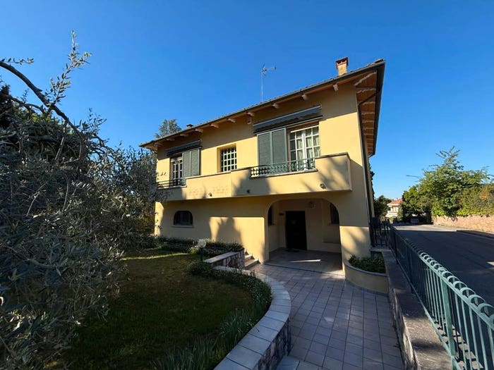 Casa con 6 locali in vendita in Viale Umberto I, Centro, Foiano della Chiana