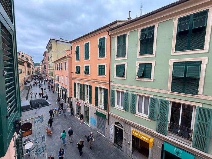Appartamento trilocale in vendita in Via Sestri, Sestri Ponente, Genova