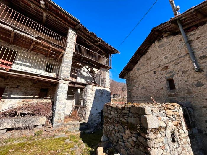Casa quadrilocale in vendita in Strada al Torrente, Favaro, Biella