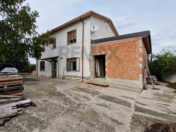 Casa con 6 locali in vendita in Via Cavetto di Mezzo, Castelnovo Bariano