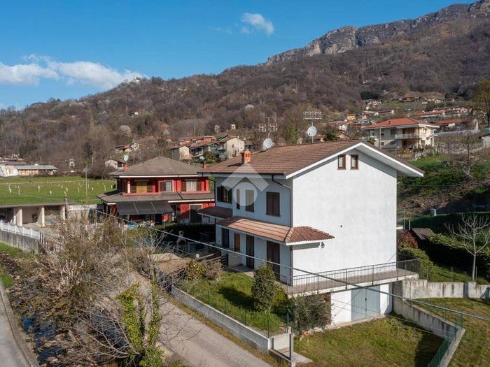 Appartamento quadrilocale in vendita in Via Momborgo, Rifreddo
