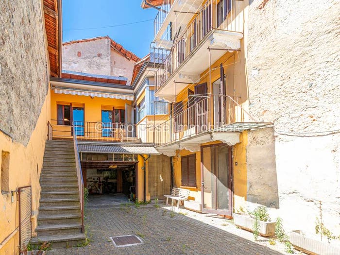 Casa con 6 locali in vendita in Via del Castello, Palazzo Canavese