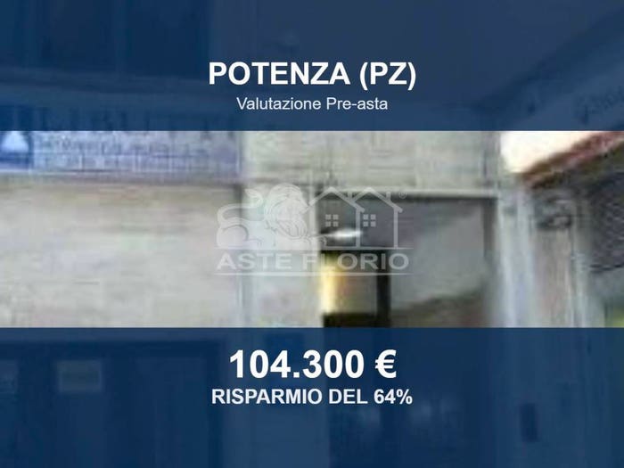 Appartamento con 6 locali in vendita in Vico Giuseppe Scalea, Centro, Potenza