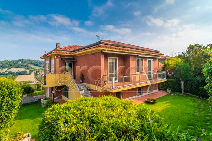 Casa con 6 locali in vendita in Montacuto, Ancona