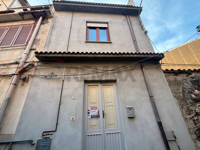 Casa con 6 locali in vendita in via mangano, Maletto