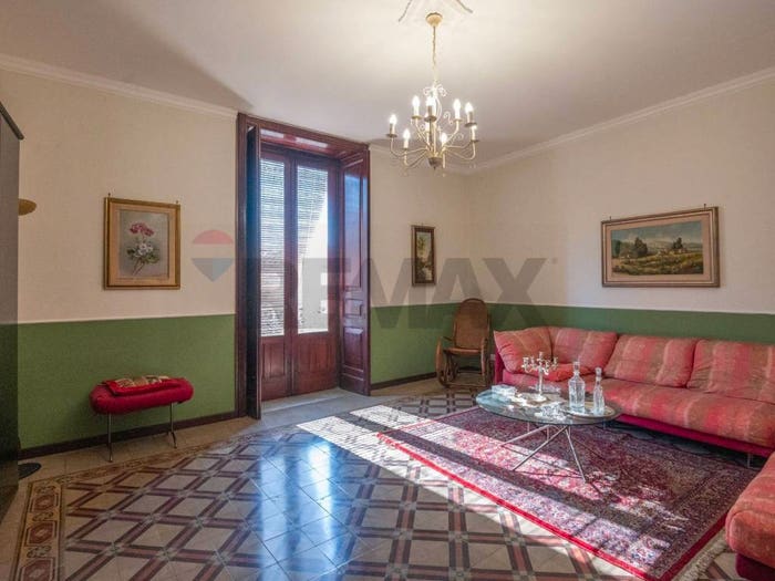 Casa con 6 locali in vendita in Via Francesco Crispi, Grammichele
