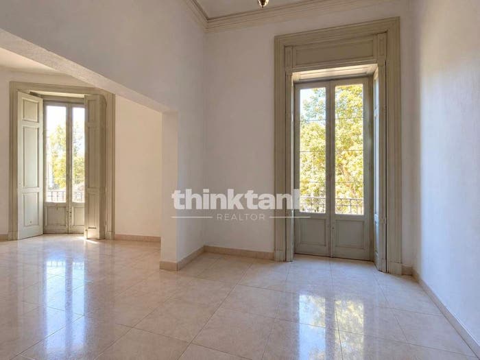 Appartamento con 6 locali in affitto in Piazza Santa Maria Di Gesu', Villa Bellini Santa Maria di Gesù, Catania
