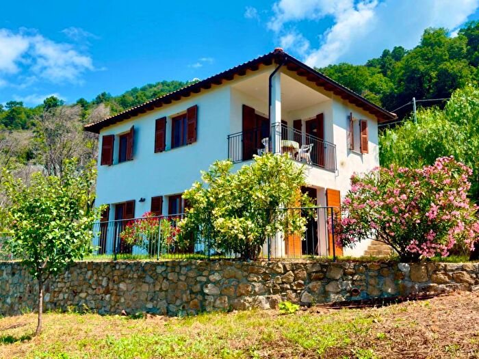 Casa con 6 locali in vendita in Strada Begliun, Perinaldo