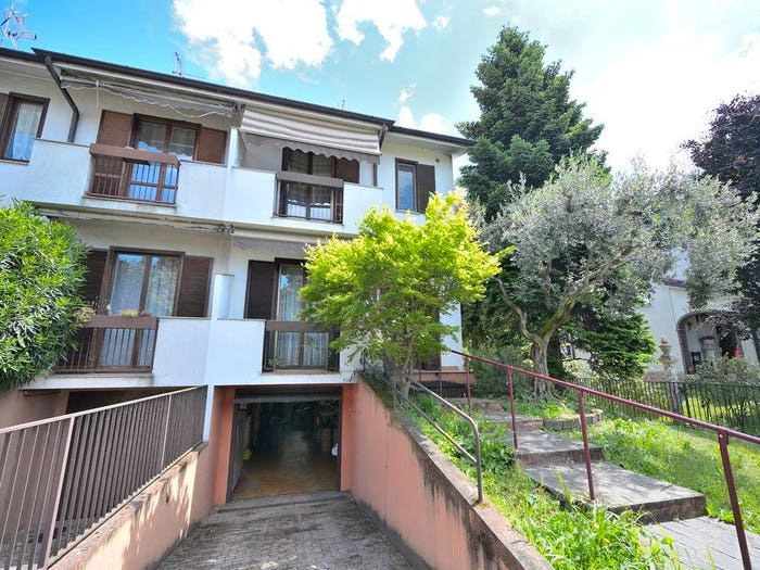 Casa quadrilocale in vendita in Via Giacomo Matteotti, Cassinetta di Lugagnano