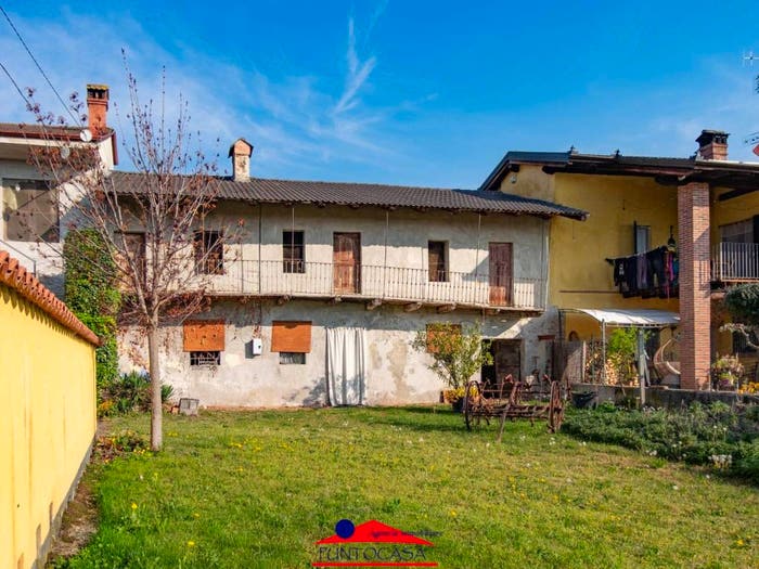 Casa con 6 locali in vendita in Via Basse Macra, Villar San Costanzo