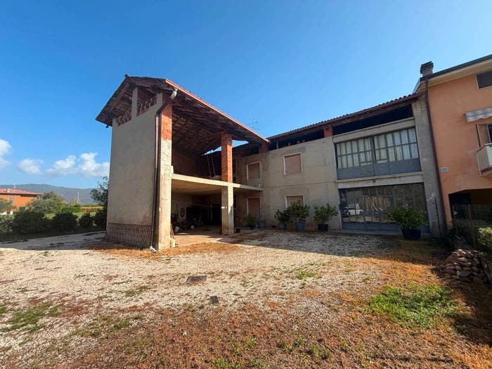 Casa con 6 locali in vendita in Via Alessandro Volta, Centro, Prevalle