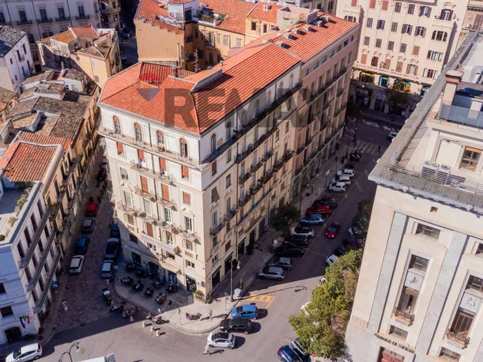 Appartamento trilocale in vendita in Via Malta, Kalsa, Palermo