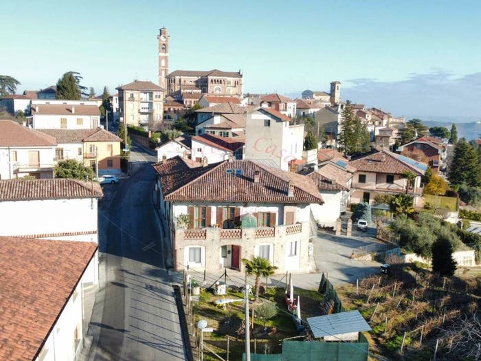 Appartamento con 6 locali in vendita in Strada San Carlo, Castiglione Tinella