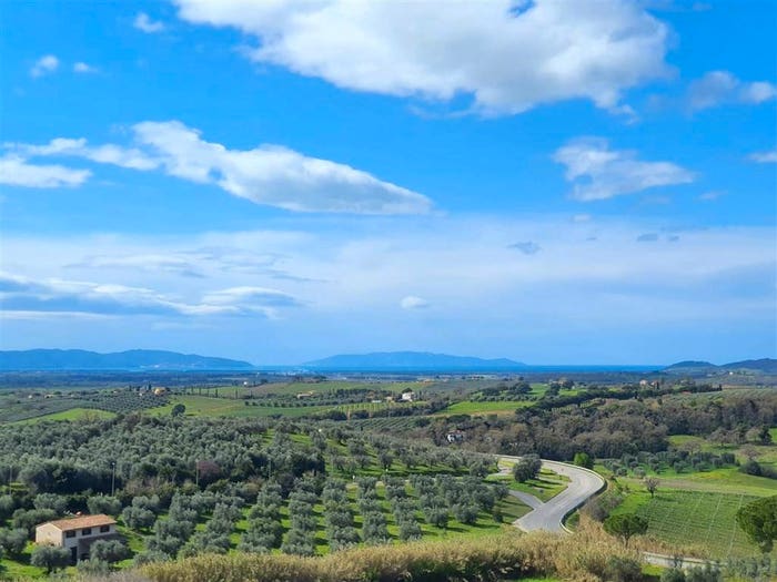 Appartamento con 6 locali in vendita in Via della Costituzione, Centro, Magliano in Toscana
