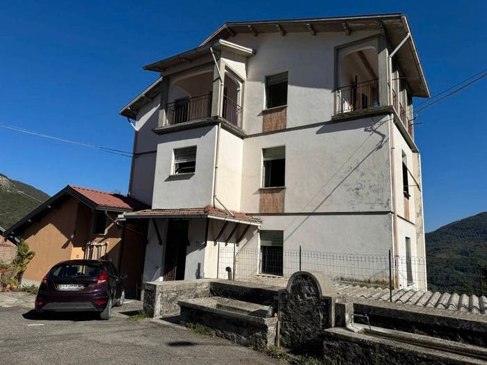Casa con 6 locali in vendita in Strada Zibana, Palanzano