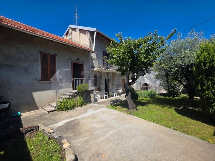 Casa con 6 locali in vendita in Via Carnago, Solbiate Arno