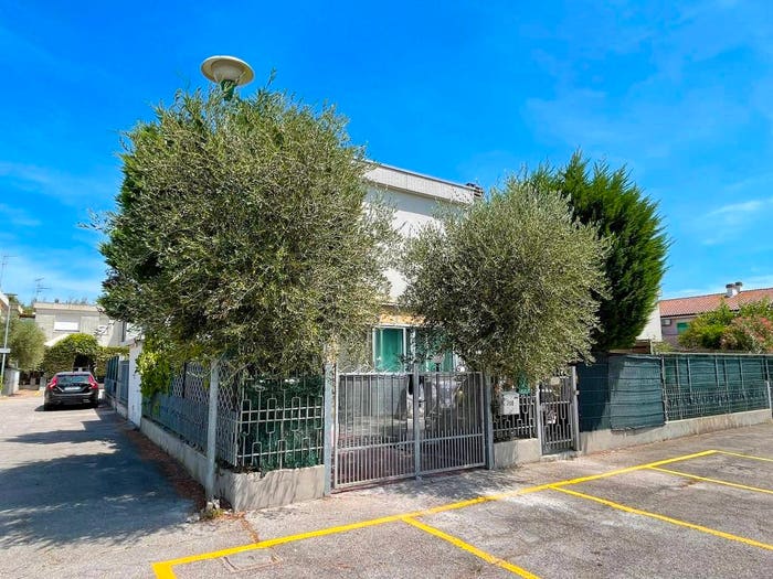 Casa quadrilocale in vendita in Viale Puccini, Lido Adriano Lido di Dante, Ravenna