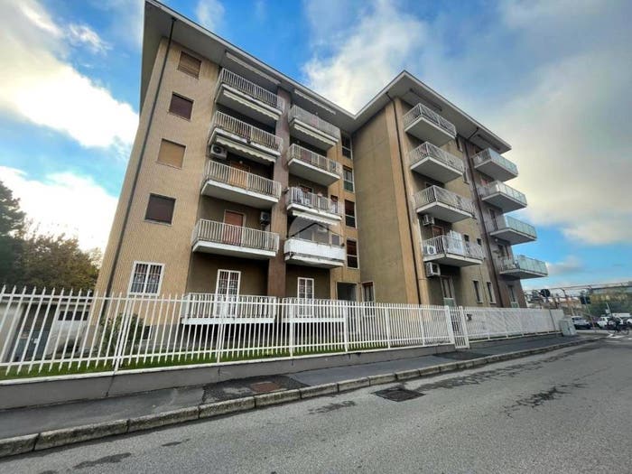 Appartamento trilocale in vendita in Via Fratelli Sanchioli, Centro, Magenta