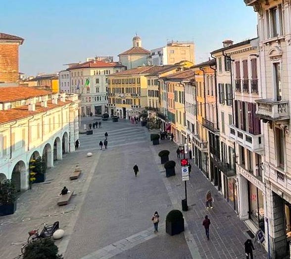 Appartamento trilocale in vendita in Corso Giuseppe Zanardelli, Magenta Arnaldo, Brescia