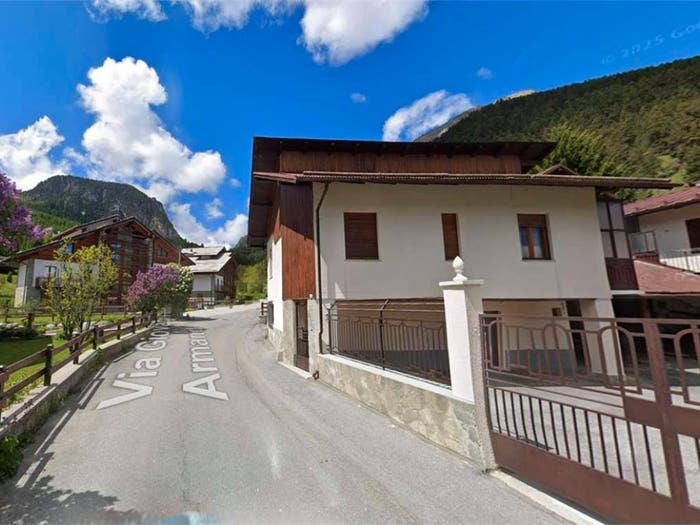 Appartamento quadrilocale in vendita in Via Giovan Battista Armand, Centro, Cesana Torinese