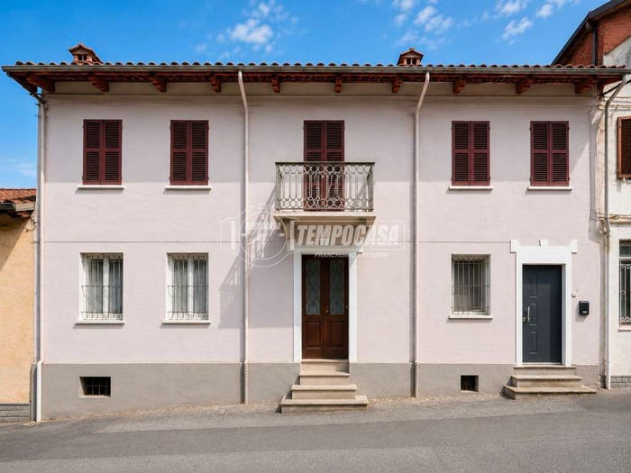 Casa con 6 locali in vendita in Via Elvo, Centro, Salussola