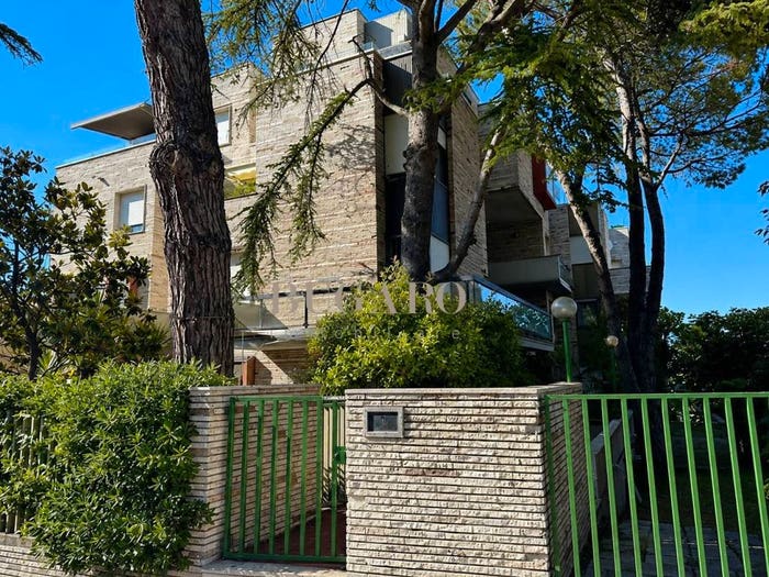 Appartamento con 6 locali in vendita in Adriatico, Ancona