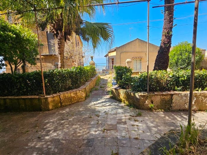 Appartamento con 6 locali in vendita in Via Francesco Sala, Centro Storico, Agrigento