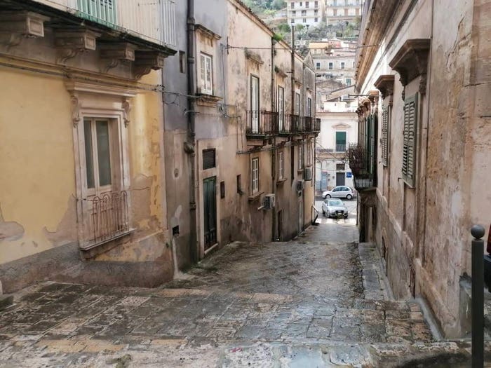 Casa con 6 locali in vendita in Via Fratantonio, Modica Bassa, Modica